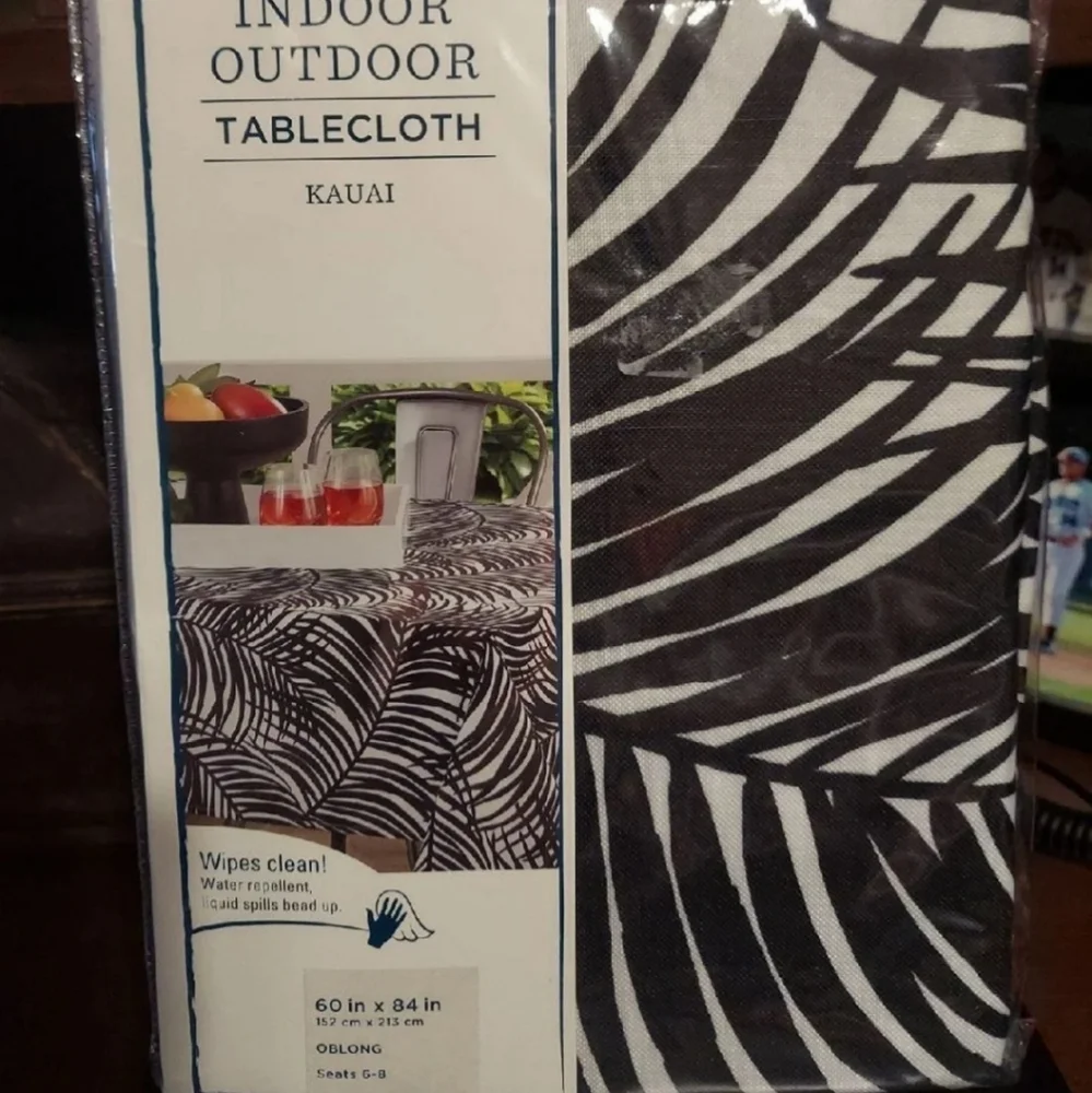 Kauai Tropical Tablecloth Blk White Palm Leaves 60x84 NO UMBRELLA HOLE STYLE NWT